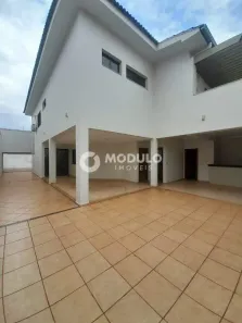 Casa com 3 Quartos para alugar, 319m² no Jardim Karaíba, Uberlândia