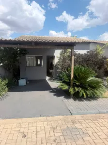 Casa de Condomínio com 2 Quartos à venda, 67m² no Sítios Vale das Brisas, Senador Canedo