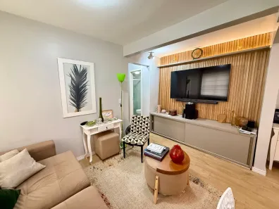 Apartamento com 2 Quartos à venda, 56m² no Coqueiros, Florianópolis