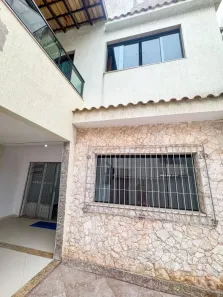 Casa com 2 Quartos à venda, 105m² no Imbetiba, Macaé