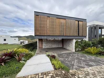 Casa de Condomínio com 4 Quartos à venda, 295m² no Casa de Pedra, Volta Redonda