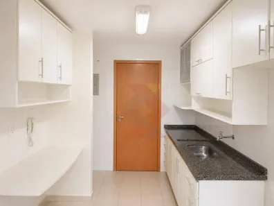 Apartamento com 3 Quartos para alugar, 80m² no Jardim Goiás, Goiânia