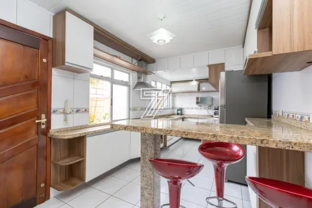Casa com 3 Quartos à venda, 181m² no Pinheirinho, Curitiba
