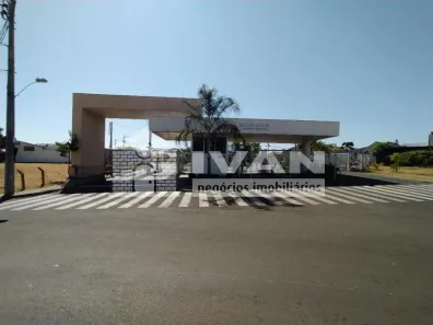 Casa de Condomínio com 3 Quartos para alugar, 52m² no Aclimação, Uberlândia