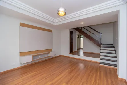 Sobrado com 4 Quartos para alugar, 160m² no Bacacheri, Curitiba