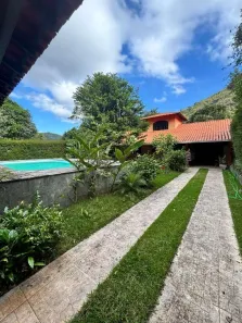 Casa de Condomínio com 2 Quartos à venda, 114m² no Três Córregos, Teresópolis