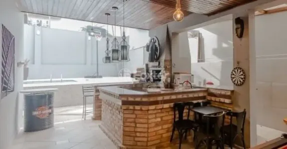 Sobrado com 6 Quartos à venda, 250m² no Chácara das Pedras, Porto Alegre