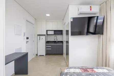 Apartamento com 1 Quarto para alugar, 25m² no Água Verde, Curitiba