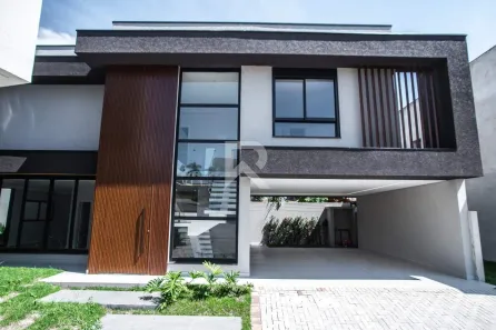 Casa com 3 Quartos para alugar, 250m² no Campo Comprido, Curitiba