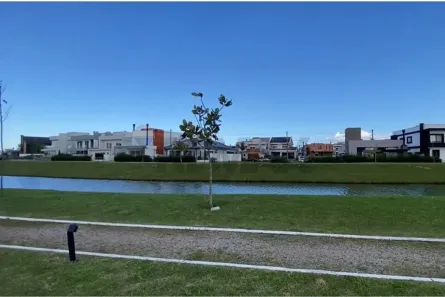 Lote/Terreno à venda, 401m² no Laranjal, Pelotas