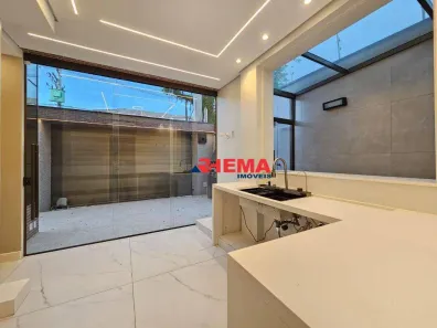 Sobrado com 3 Quartos à venda, 220m² no Campo Grande, Santos