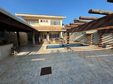 Sobrado com 3 Quartos à venda, 202m² no Carandá Bosque, Campo Grande