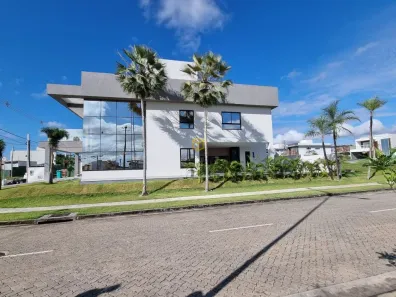 Casa de Condomínio com 4 Quartos à venda, 338m² no Cidade Alpha, Eusébio