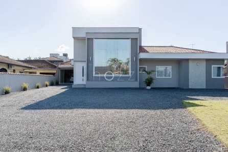 Casa com 3 Quartos à venda, 232m² no Vila Nova, Joinville