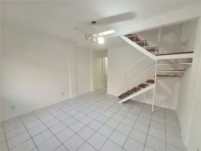 Casa de Condomínio com 2 Quartos para alugar, 56m² no Moquetá, Nova Iguaçu