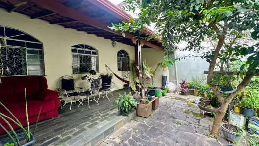 Casa com 3 Quartos à venda, 270m² no Alípio de Melo, Belo Horizonte