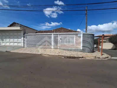 Casa com 3 Quartos para alugar, 161m² no Jardim São Carlos, São Carlos
