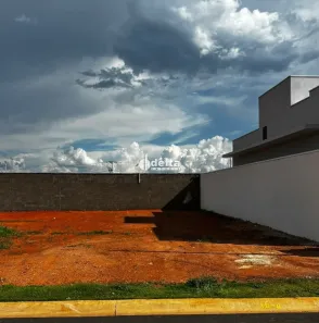 Lote/Terreno à venda, 331m² no Novo Mundo, Uberlândia