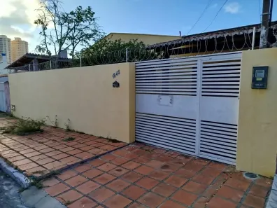Casa com 3 Quartos à venda, 240m² no Candelária, Natal