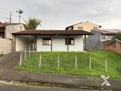 Casa com 2 Quartos para alugar, 110m² no Velha Central, Blumenau