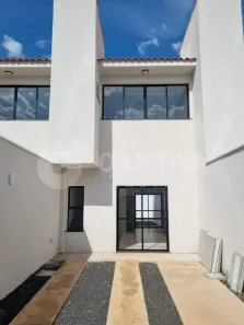 Casa com 2 Quartos à venda, 78m² no Novo Mundo, Uberlândia