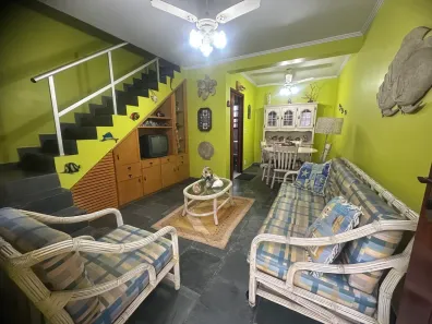 Casa com 2 Quartos à venda, 66m² no Jardim Las Palmas, Guarujá