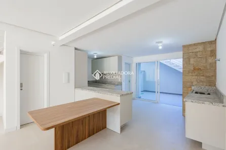 Sobrado com 3 Quartos para alugar, 200m² no Jardim Itu, Porto Alegre