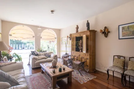 Casa com 4 Quartos à venda, 251m² no Jardim Leonor, São Paulo