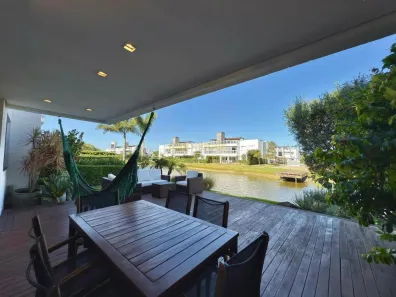 Casa de Condomínio com 3 Quartos à venda, 245m² no XANGRI-LÁ, Xangri-lá