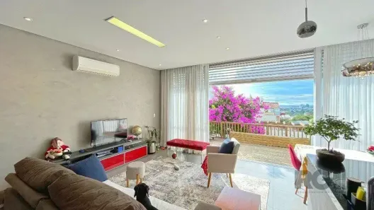 Casa com 3 Quartos à venda, 310m² no Vila Nova, Porto Alegre