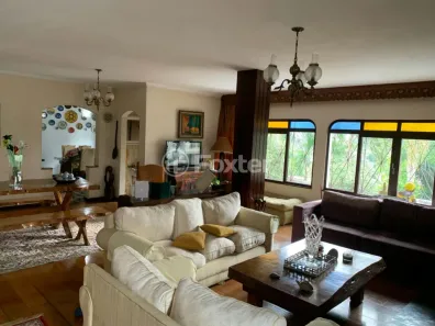 Casa com 3 Quartos à venda, 500m² no Três Montanhas, Osasco