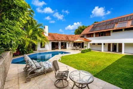 Casa de Condomínio com 4 Quartos à venda, 700m² no São Lourenço, Curitiba