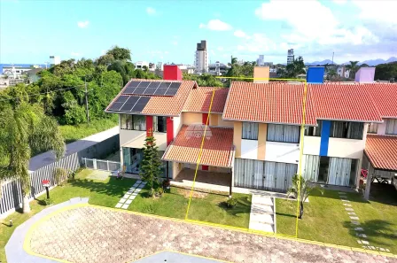 Sobrado com 3 Quartos à venda, 117m² no Barra do Saí, Itapoá