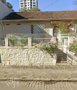 Casa com 2 Quartos à venda, 350m² no Passo da Areia, Porto Alegre