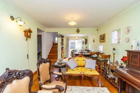 Casa com 2 Quartos à venda, 230m² no Cristo Rei, Curitiba