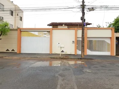 Casa com 4 Quartos para alugar, 240m² no Santa Mônica, Uberlândia