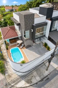 Sobrado com 3 Quartos à venda, 134m² no Petrópolis, Joinville