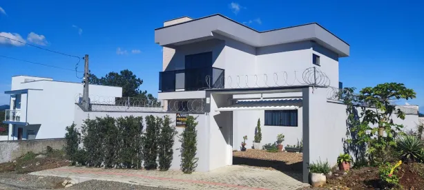 Sobrado com 3 Quartos à venda, 185m² no Itacolomi, Balneário Piçarras