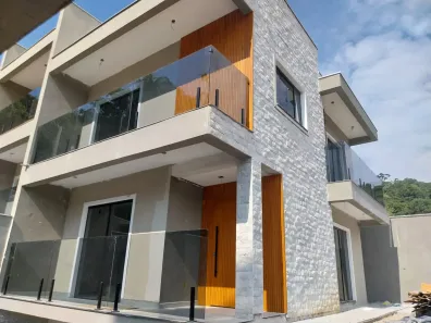 Sobrado com 3 Quartos à venda, 157m² no Glória, Joinville