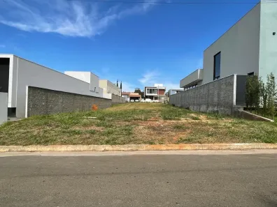 Lote/Terreno à venda, 390m² no Condomínio Residencial Grand Trianon, Anápolis