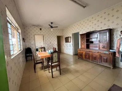 Casa com 4 Quartos para alugar, 250m² no Centro, Bauru