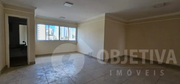 Apartamento com 4 Quartos para alugar, 140m² no Fundinho, Uberlândia