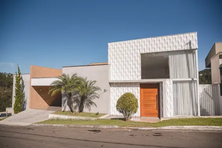Casa de Condomínio com 3 Quartos à venda, 330m² no Parque Guadalajara, Juiz de Fora