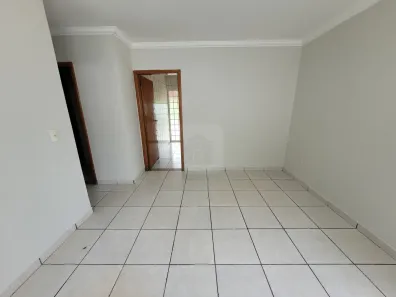 Casa com 2 Quartos para alugar, 70m² no Morada da Colina, Uberlândia