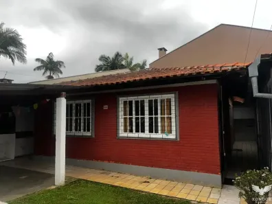 Casa com 2 Quartos para alugar, 100m² no Santa Felicidade, Curitiba