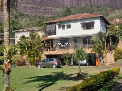 Casa de Condomínio com 4 Quartos à venda, 240m² no Samambaia, Petrópolis