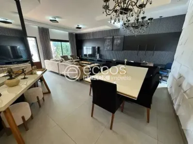 Casa com 3 Quartos à venda, 210m² no Cidade Jardim, Uberlândia