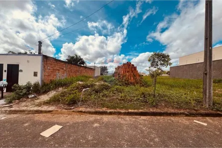 Lote/Terreno à venda, 200m² no Jardim dos Ipês III, Araguaína