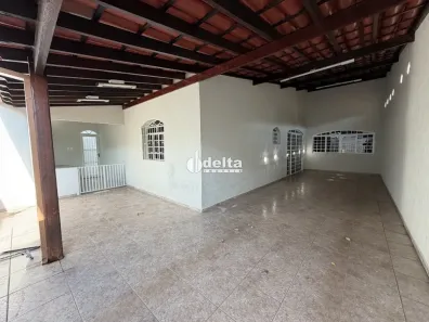 Casa com 3 Quartos para alugar, 240m² no Tabajaras, Uberlândia