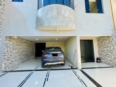 Casa com 3 Quartos para alugar, 300m² no Europa, Contagem